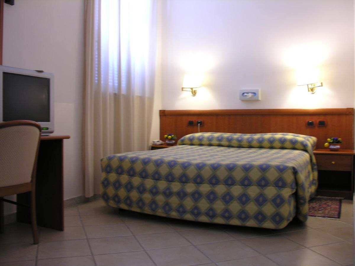 Hotel San Marco Roma Oda fotoğraf